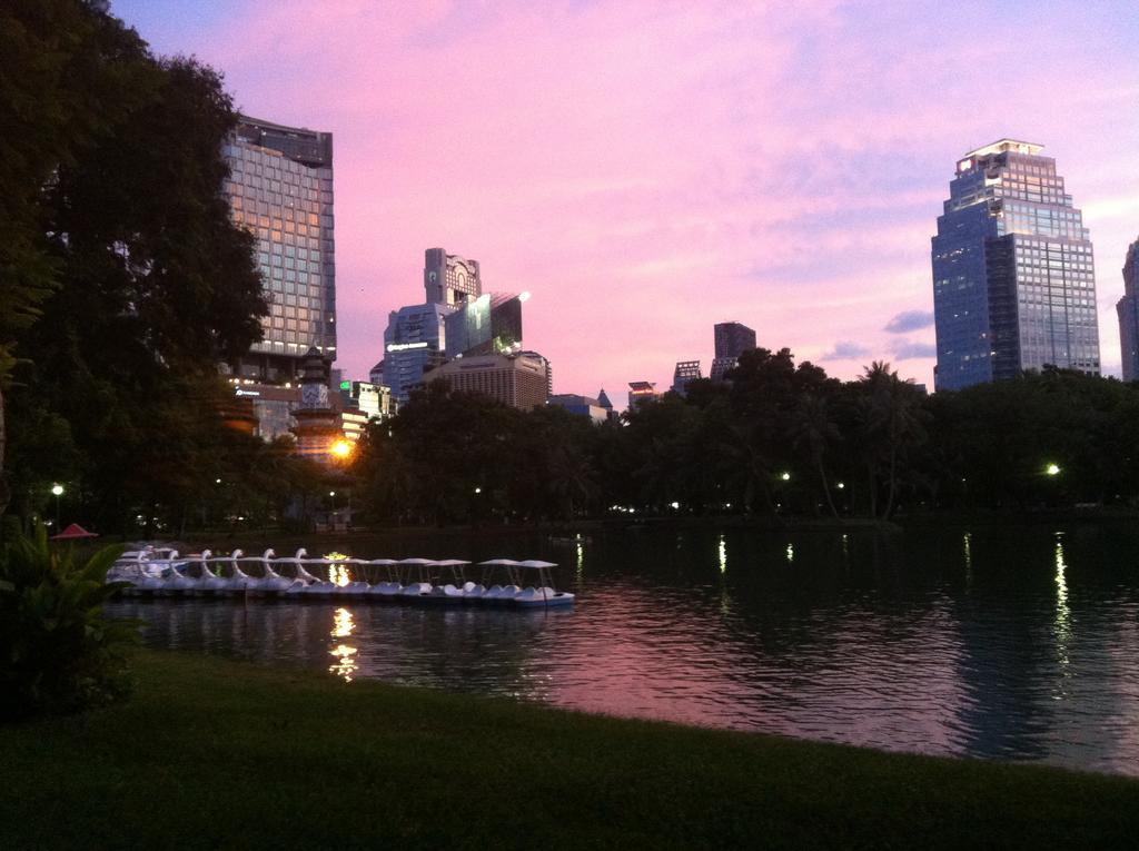 Smile Society Pansiyon Bangkok Dış mekan fotoğraf
