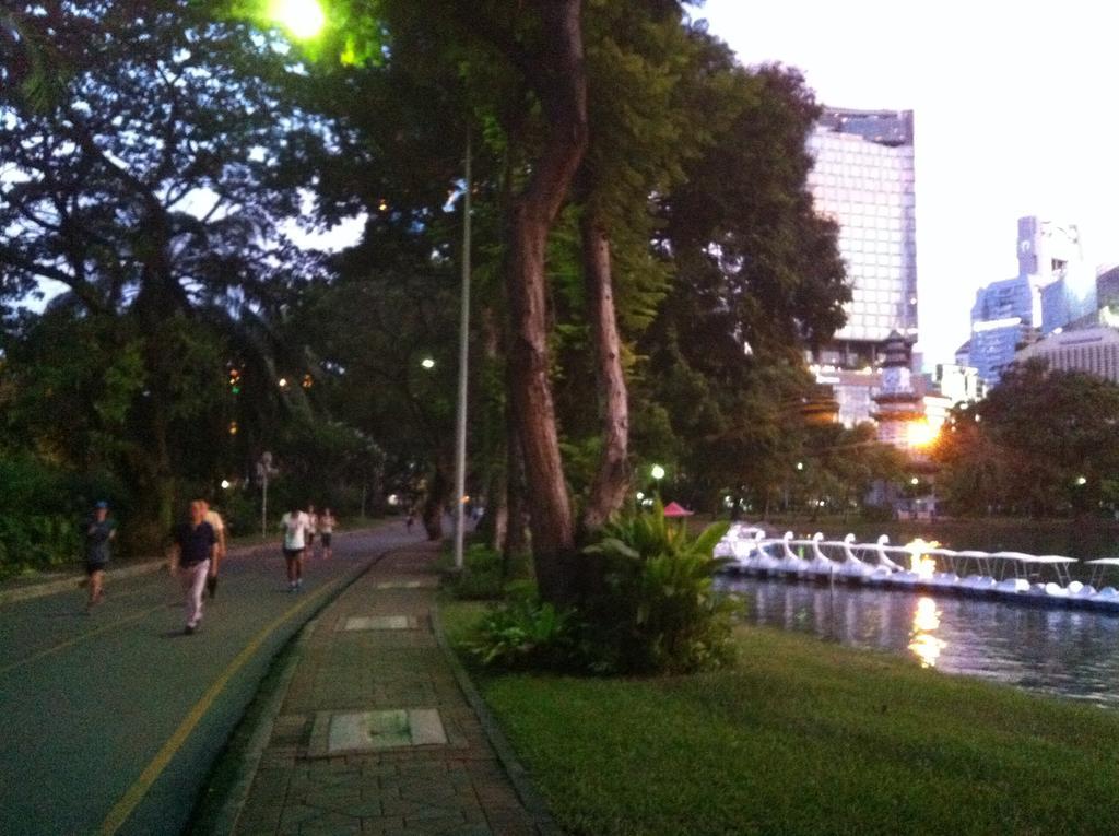 Smile Society Pansiyon Bangkok Dış mekan fotoğraf