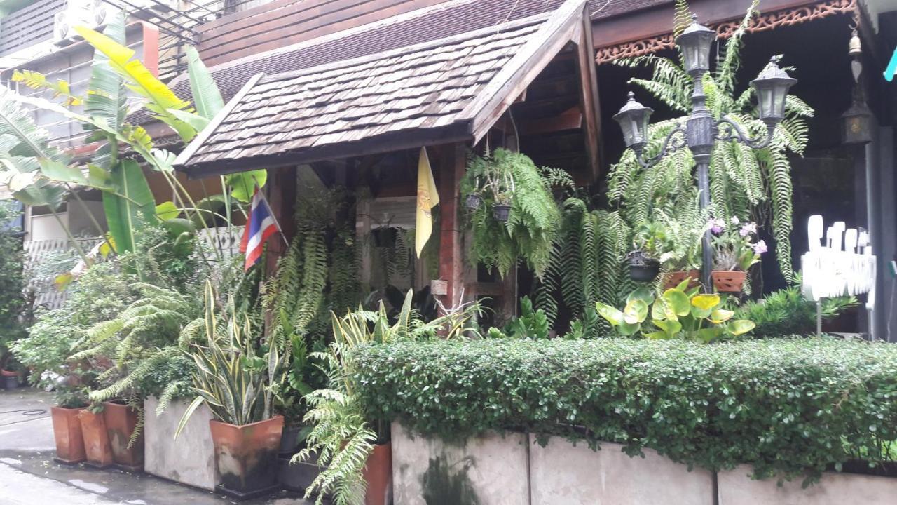 Smile Society Pansiyon Bangkok Dış mekan fotoğraf